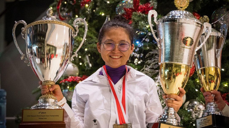 Memleket basshysy álem chempıony atanǵan Bıbisara Asaýbaevany quttyqtady