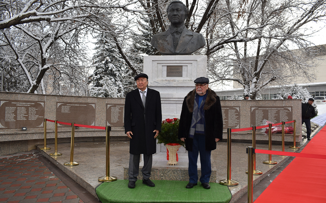 Juldyzdar alleıasy jańa esimdermen tolyqty