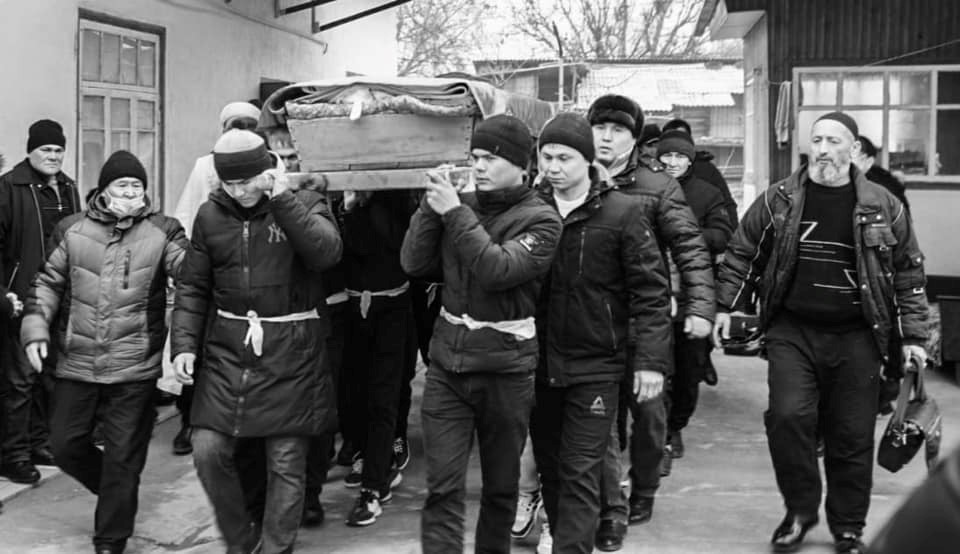 Jas jaýyngerdi aqtyq saparǵa shyǵaryp saldy