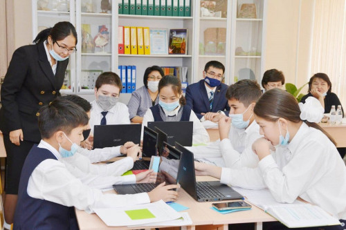 Shaǵyn keshendi mektepterge pedagog mamandar daıarlanýda