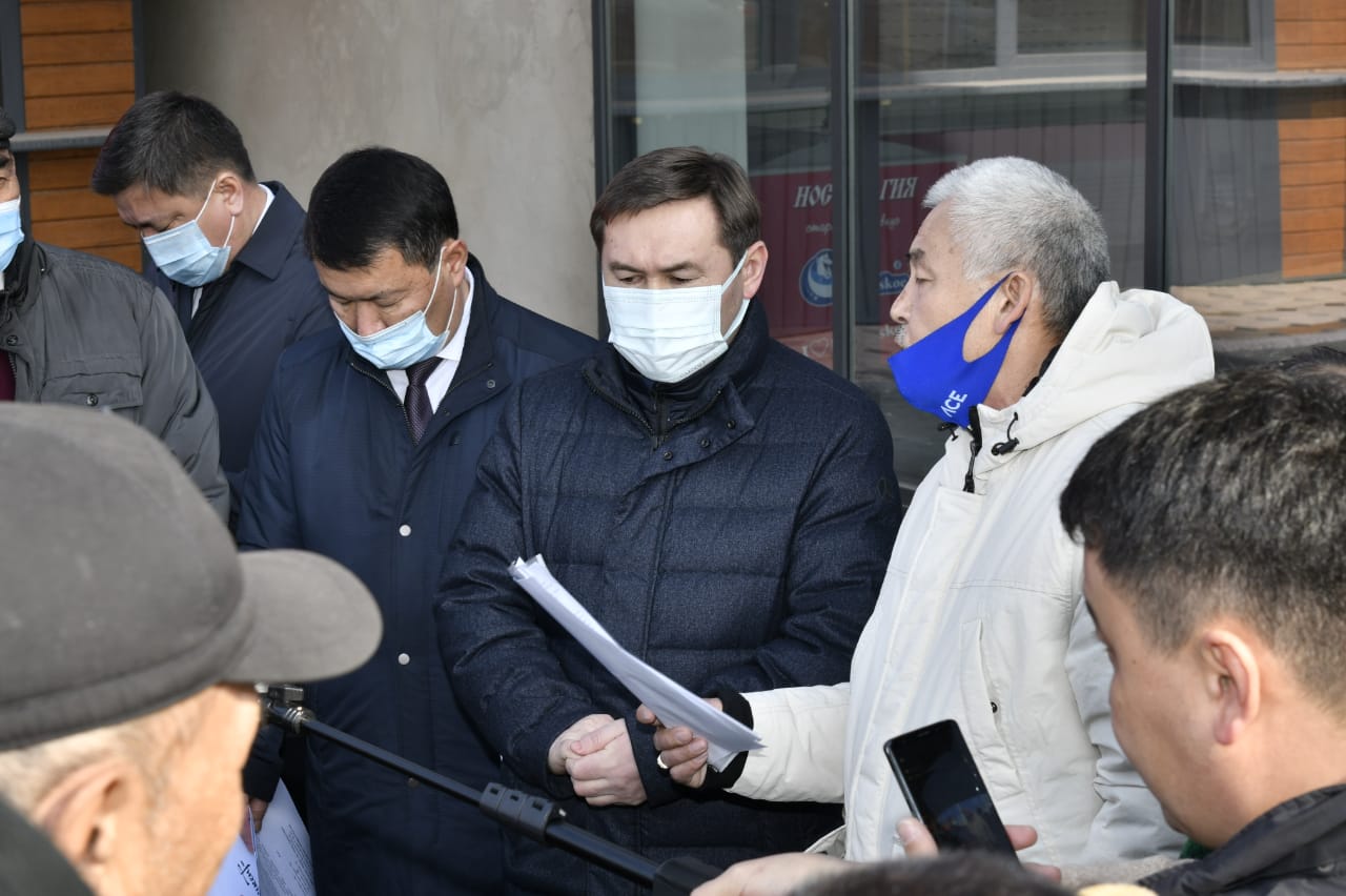 Murat Áıtenov halyqtyń aryz-shaǵymyn tyńdady