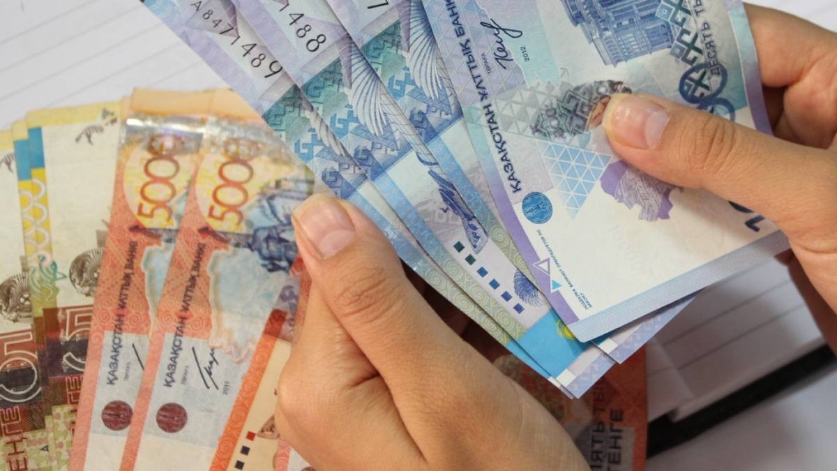 Jumysshylarynyń jalaqysyn kóbeıtti