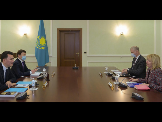 Erlan Qarın Eýropa Odaǵynyń arnaýly ókilimen kezdesti