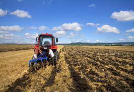 Aýyldastaryna jer jyrtyp bermek