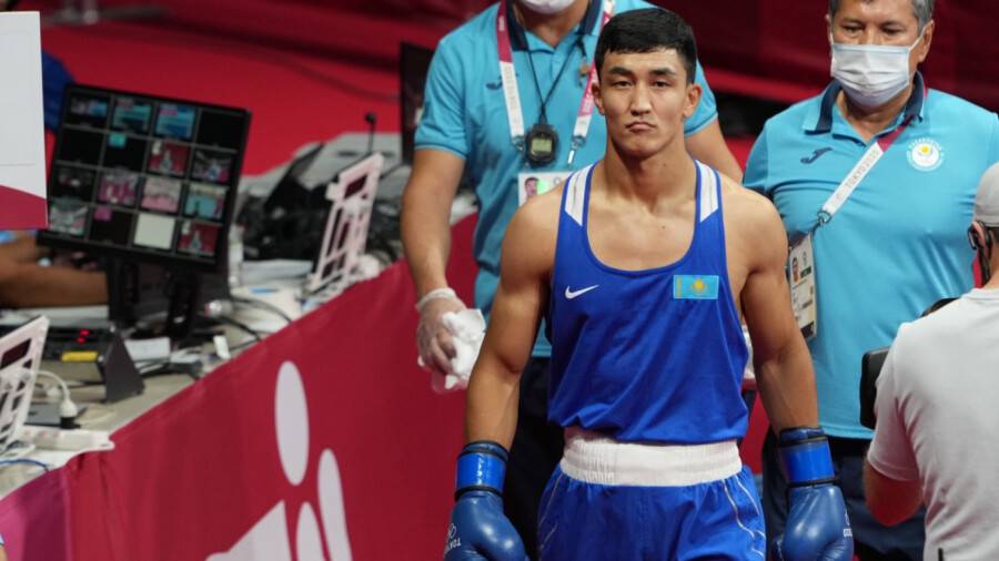 Resmı: Ábilhan Amanqul kásipqoı boksqa aýysty