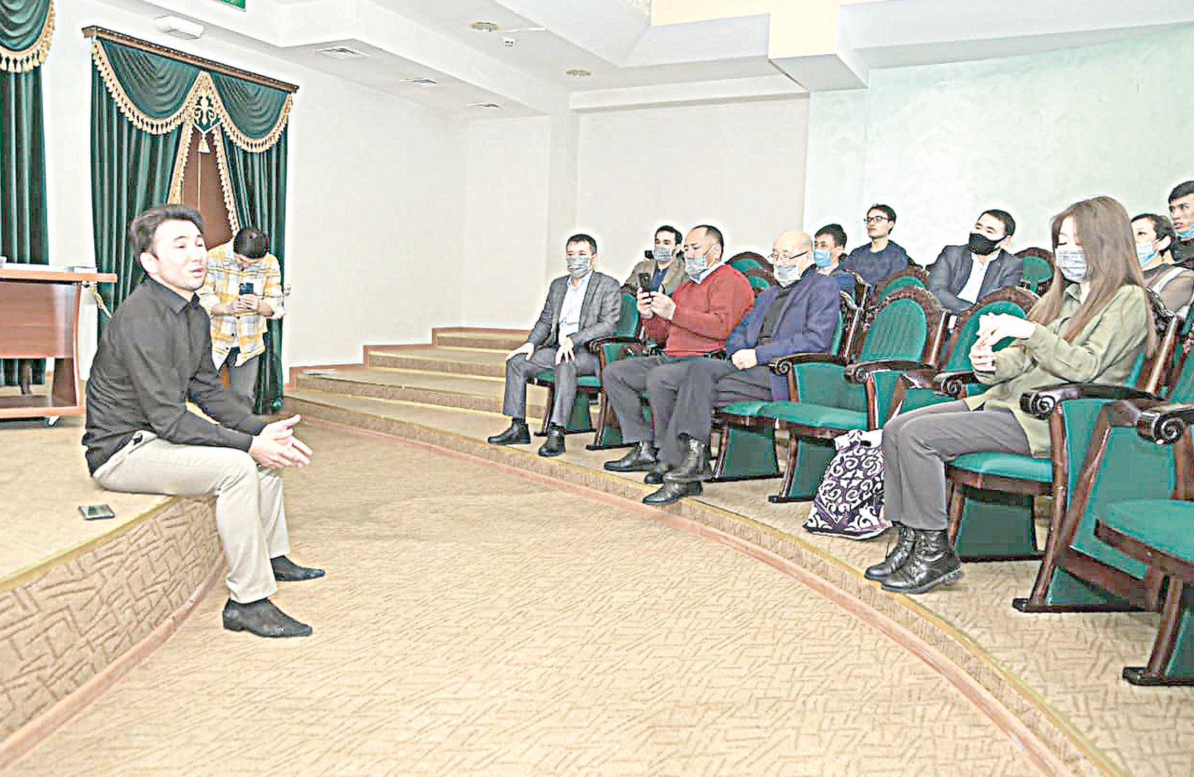 Teatrdaǵy ádebı kesh