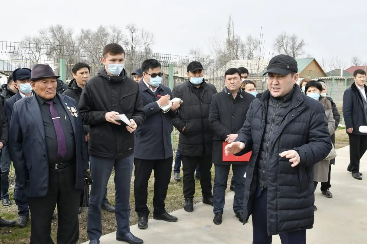 Murat Áıtenov Aqjar turǵyn alabynyń halqymen kezdesti