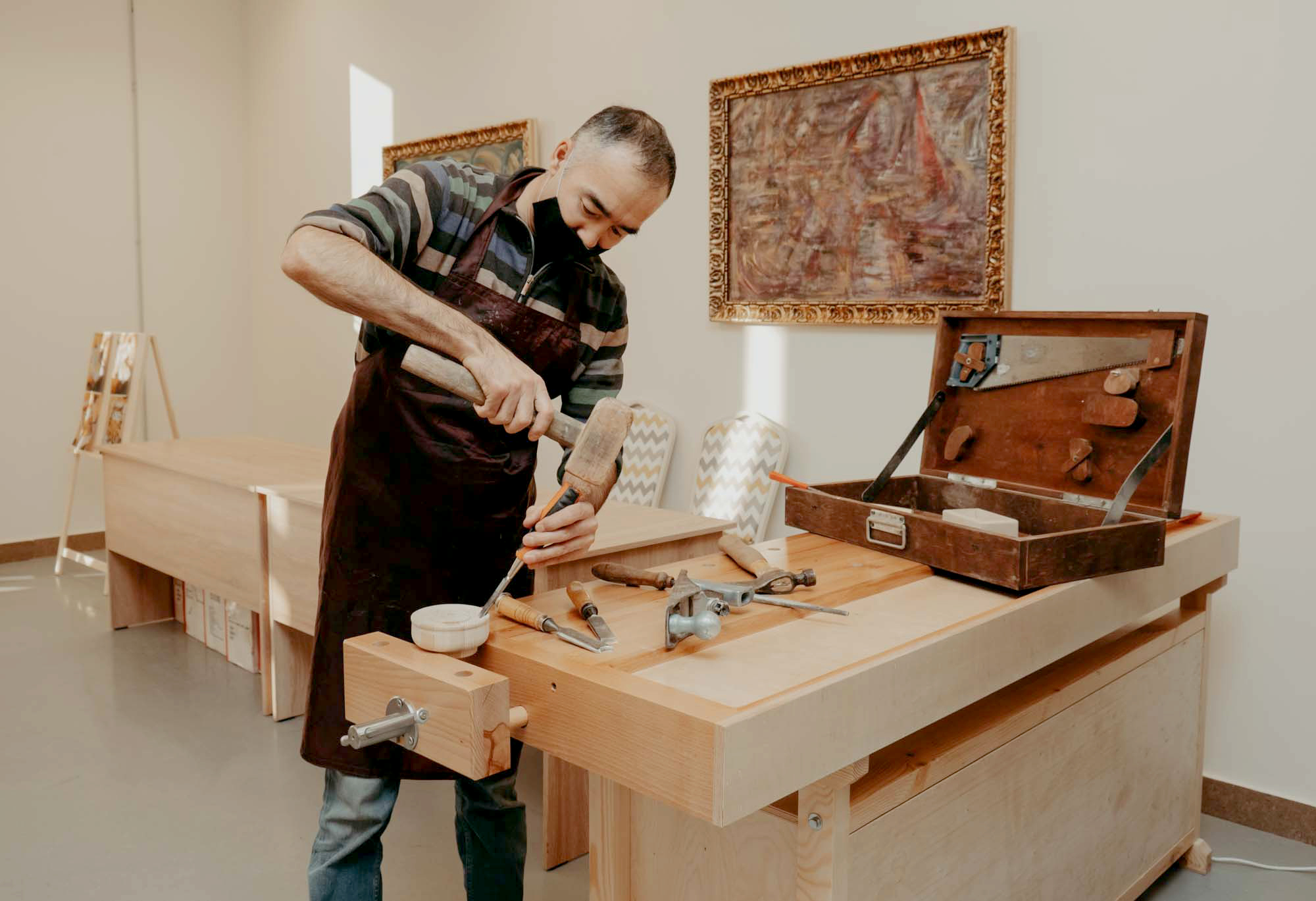 Teatr aıasyndaǵy qolóner