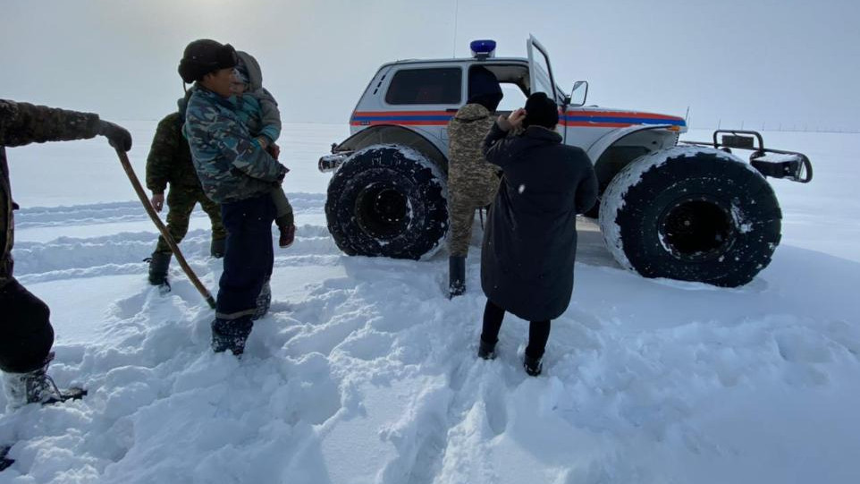 37 adam qar qursaýynan qutqaryldy