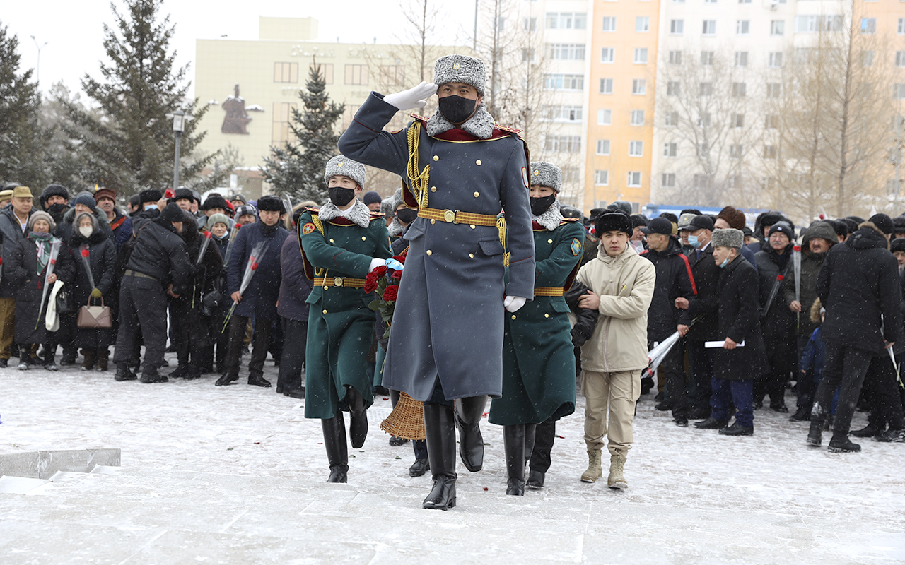 Shekarashylar ınternasıonalıst jaýyngerlerdi eske aldy