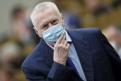 «О́mir súr!»: Jırınovskııdiń uly ákesine alańdaýly