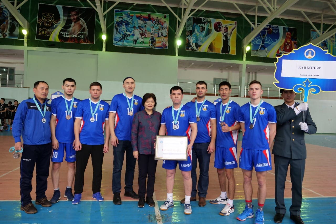 Ýnıversıtet komandasy jeńimpaz atandy