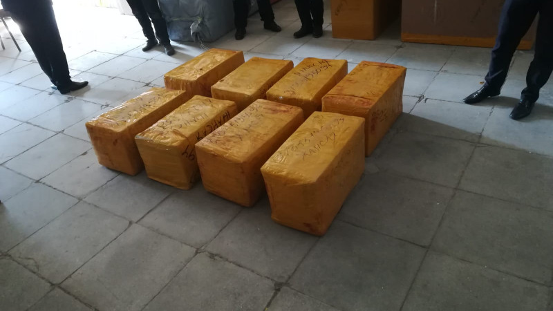 Segiz qorap marıhýana tárkilendi