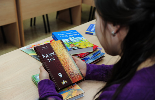 Bilim salasy biliksizderden qashan tazarady?