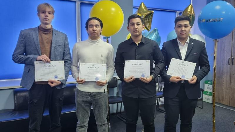 Qar kúregen qaıyrymdylar