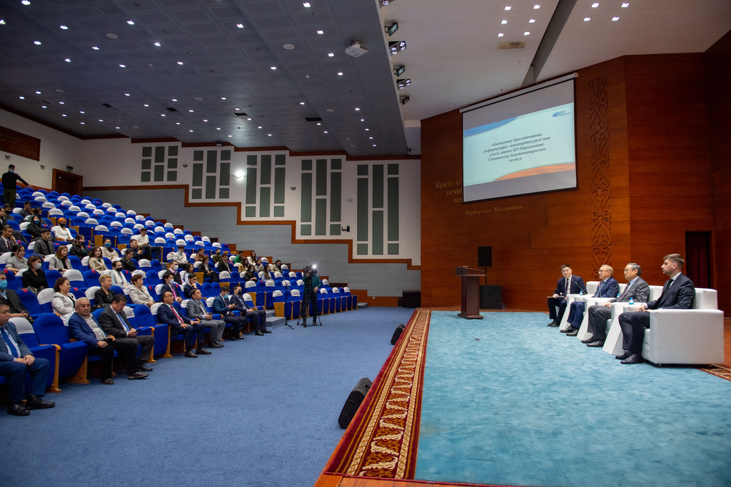 Jańa Qazaqstan jastarynyń róli sóz boldy