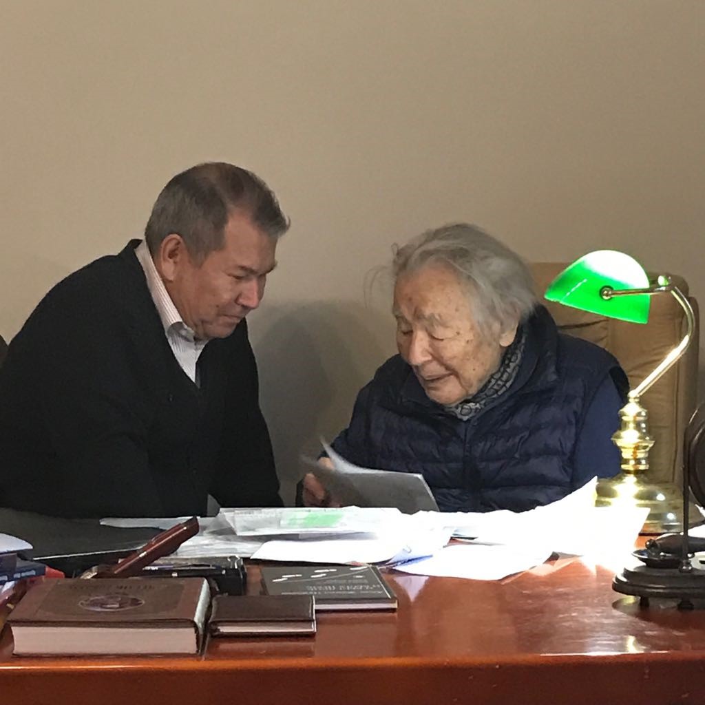 «Aýrýhanadamyn. Jumys kóp. Tez jet!..»