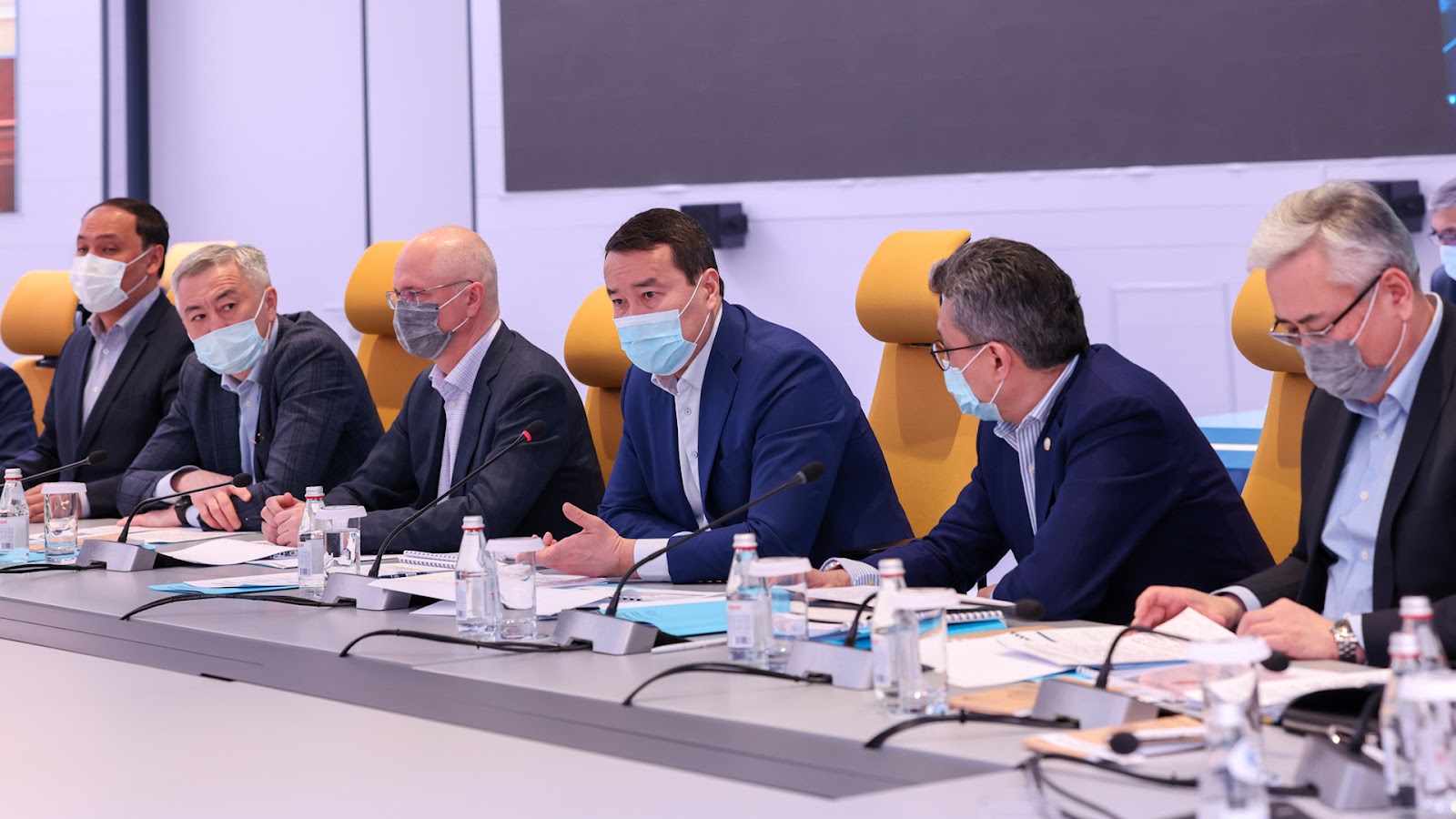 Premer-Mınıstr birneshe oblys ákimine eskertý jasady