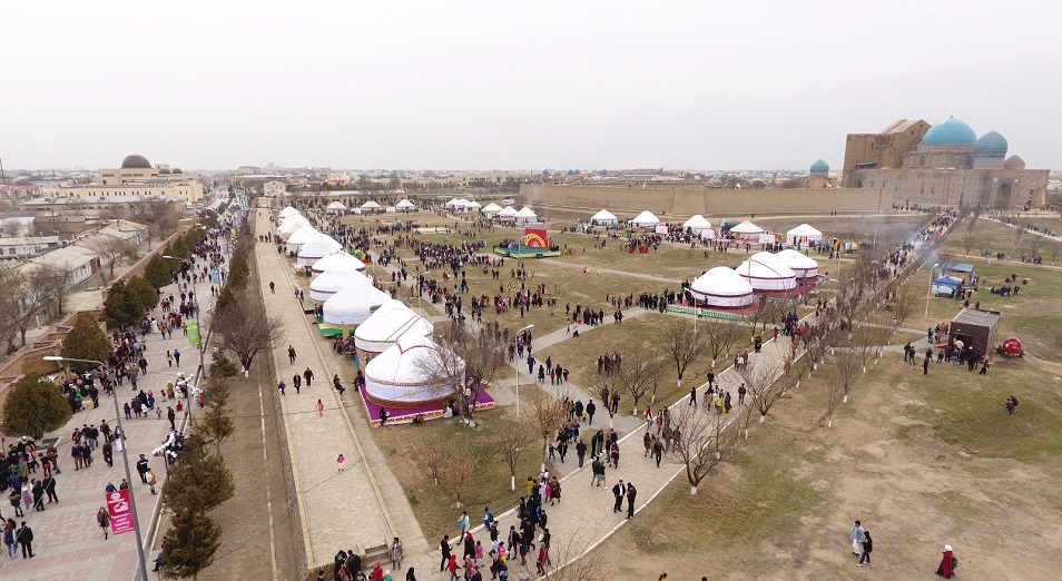 Ata saltyn jańǵyrtqan aýyl