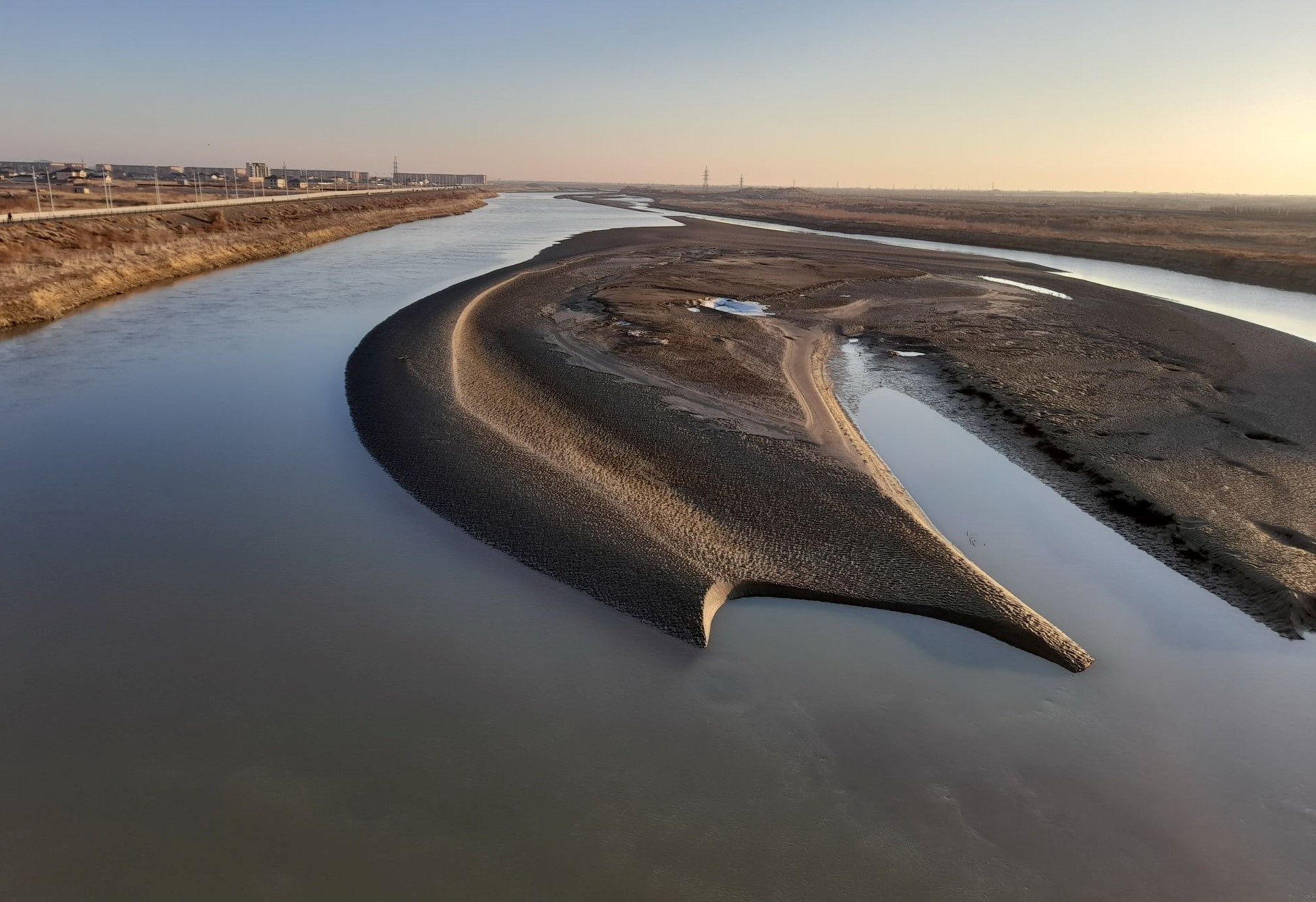 Darııa arnasy tómen, el kóńili eleń