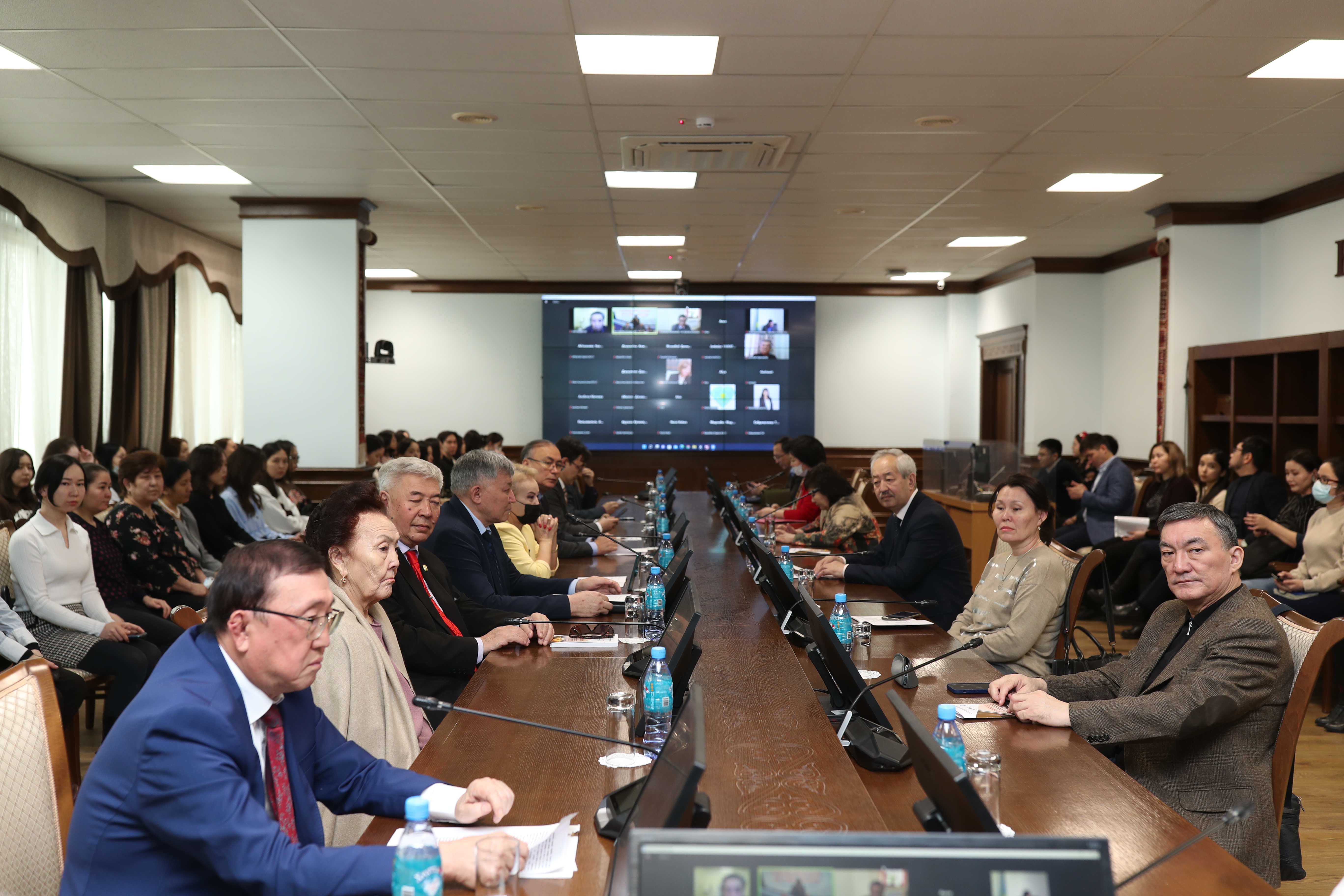 Akademıkterdi ardaqtaý astanada jalǵasty