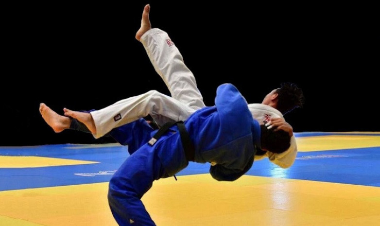 Afınadan bes qolamen oraldy