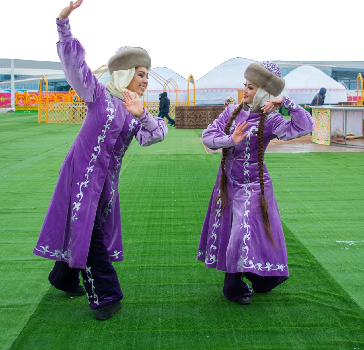 «Qara jorǵa» − qazaq bıi