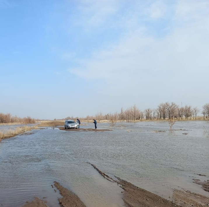 Tasqynǵa – tosqyn