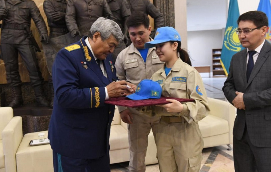 Toqtar Áýbákirov «Jas sarbaz» tárbıelenýshilerimen kezdesti