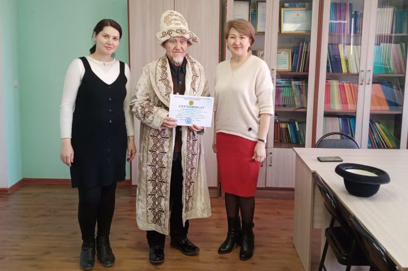 Til úırenýge yntyqqan qarııa