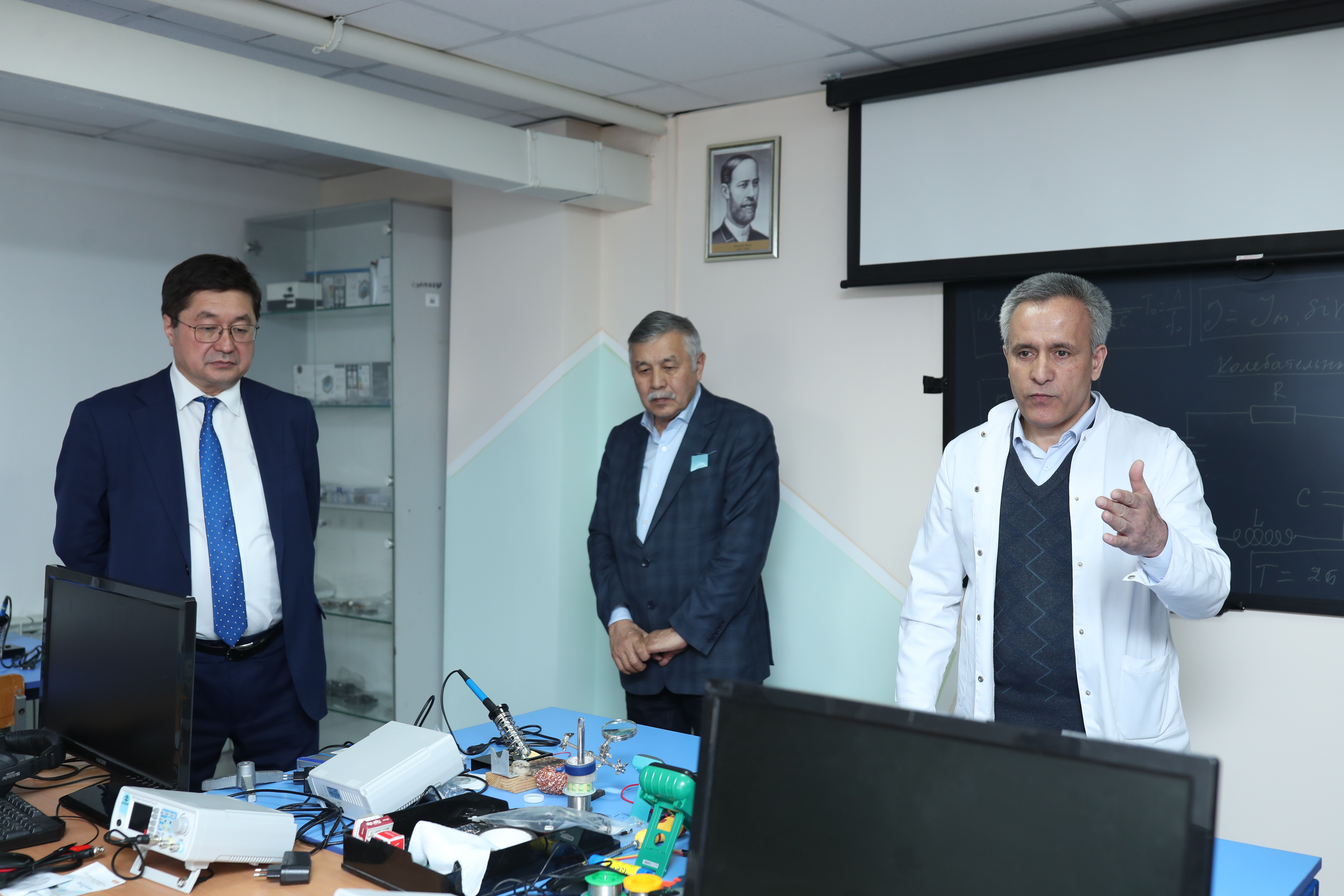 Jańa úıirme ashyldy