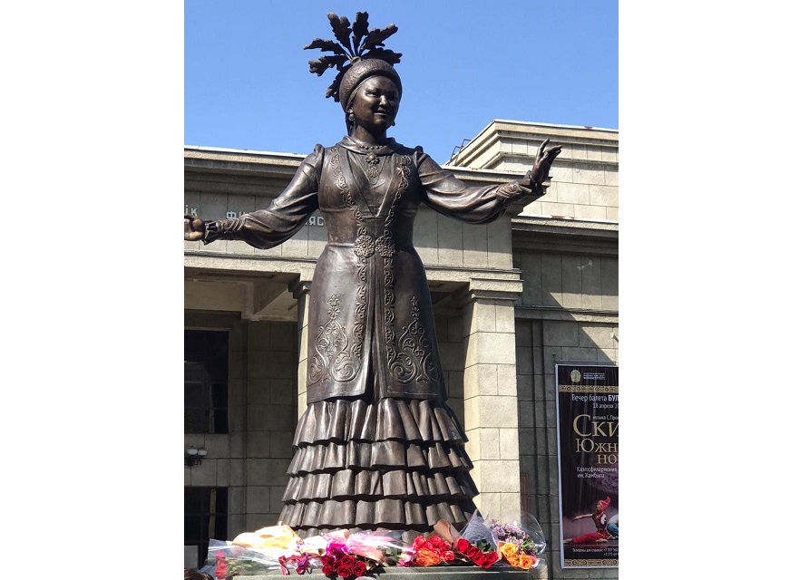 Tastuǵyrdyń ústinde – tutas dáýir beınesi