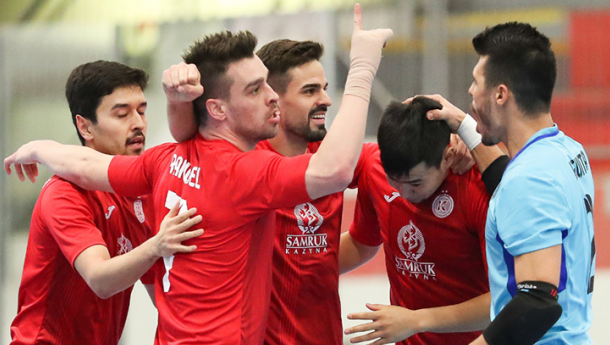 Jıyrma dúrkin chempıon