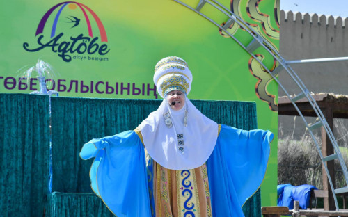 Altyn aımaq Aqtóbeden – Er túriktiń besigi Túrkistanǵa