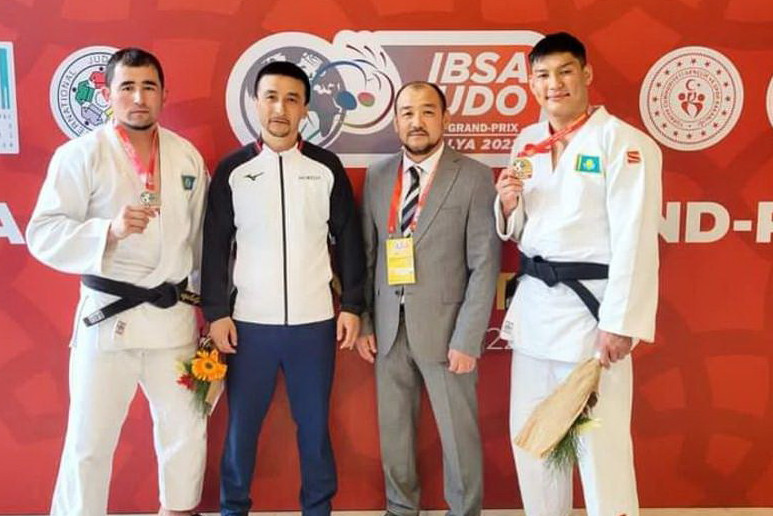 Amanjoldyń alǵashqy altyny