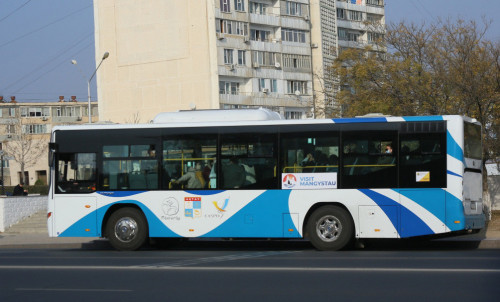 Aqtaýda Oraza aıt kúni qoǵamdyq kólikter tegin júredi