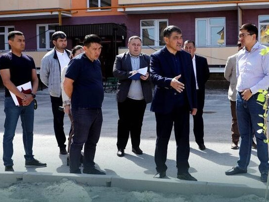 Nurjan Nurjigitov Tarazdaǵy qurylys obektilerin aralady