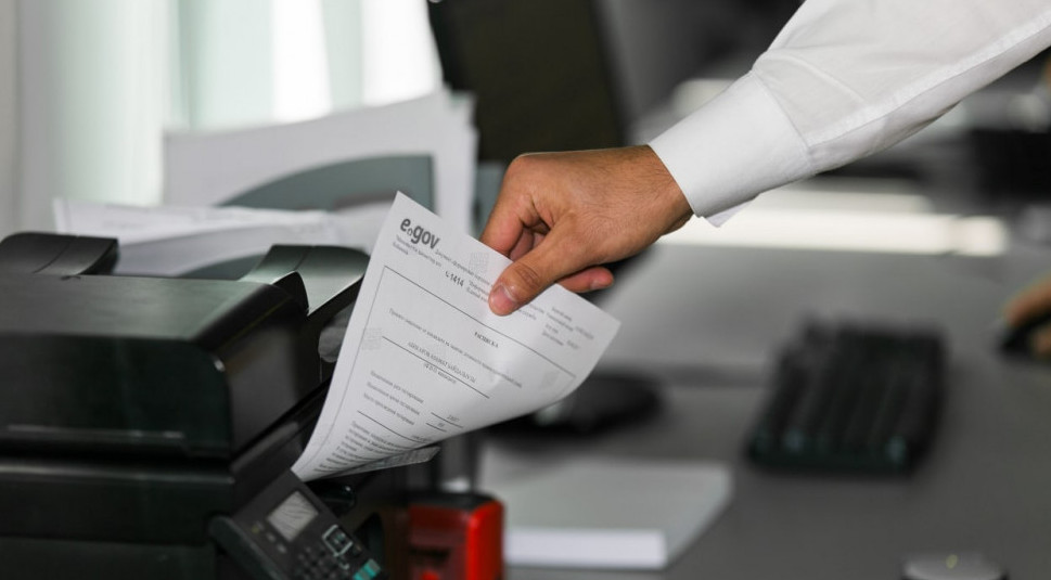 Halyqqa qyzmet kórsetý ortalyqtary qolhat berýdi toqtatady