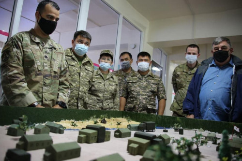 Áskerı dárigerler tájirıbe almasty