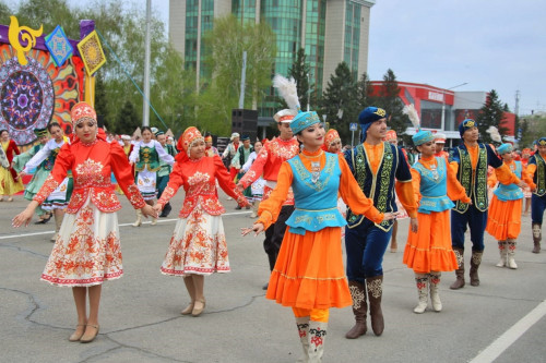 Bir shańyraq astyndaǵy mereke