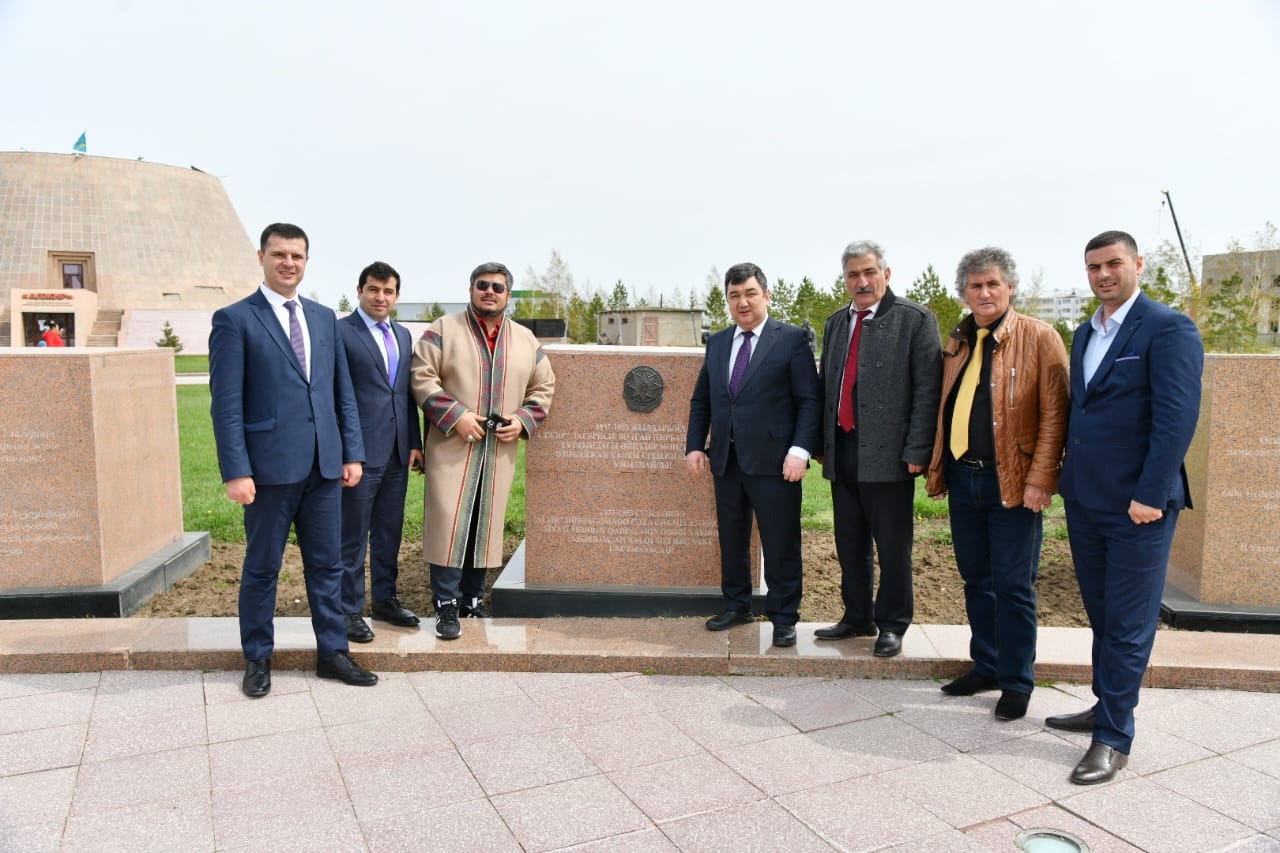 Ázerbaıjan aqyny ulyqtaldy