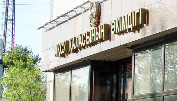 Ákimdik ǵımaratynan er adam qulap ketti