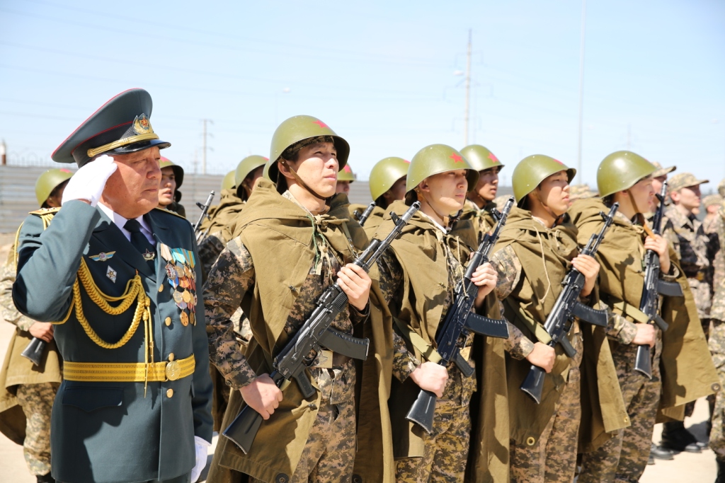 Áskerı kafedradaǵy saltanatty jıyn