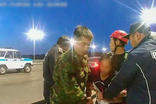 Polısııa kópirden sekireıin dep jatqan qyzdy qutqaryp qaldy