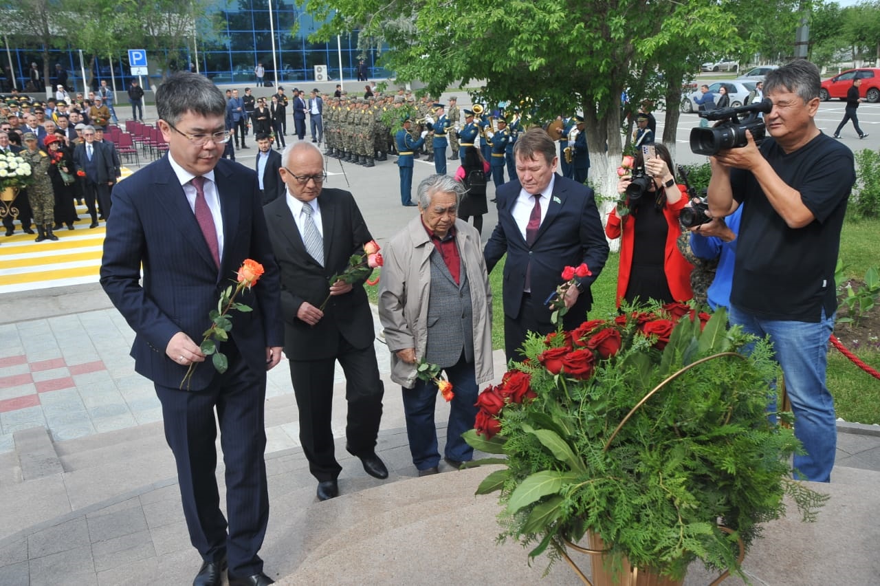 Qaharman ushqysh – qum perzenti