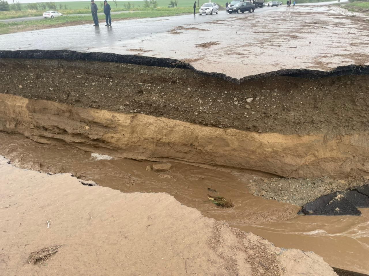 Kúre joldaǵy kópirdi sý shaıyp ketti