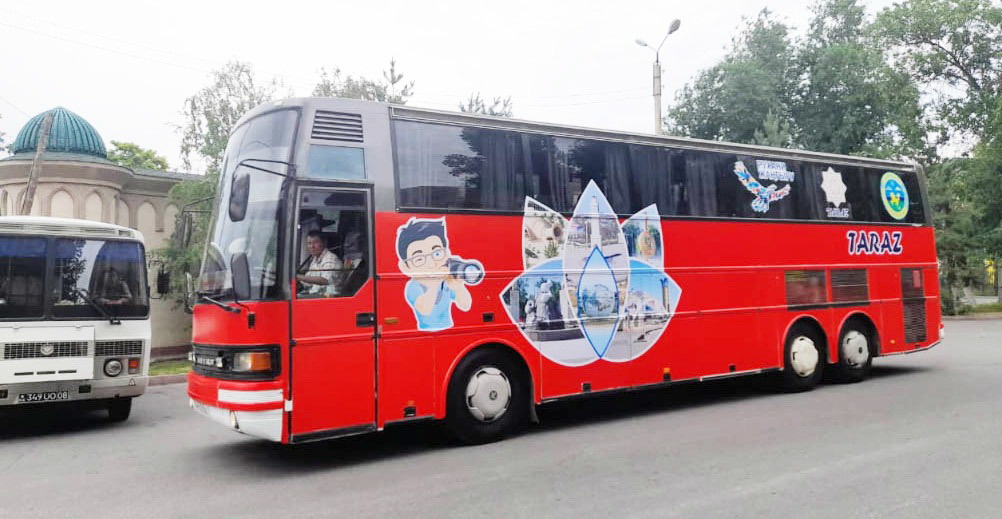 Ekskýrsııalyq avtobýs iske qosyldy