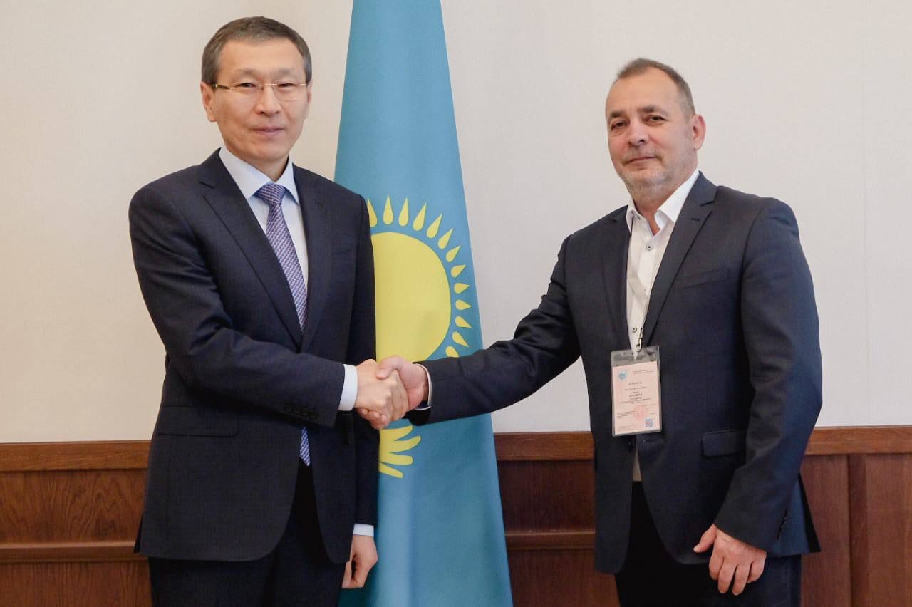 Referendýmǵa daıyndyq kezeńderimen tanystyrdy