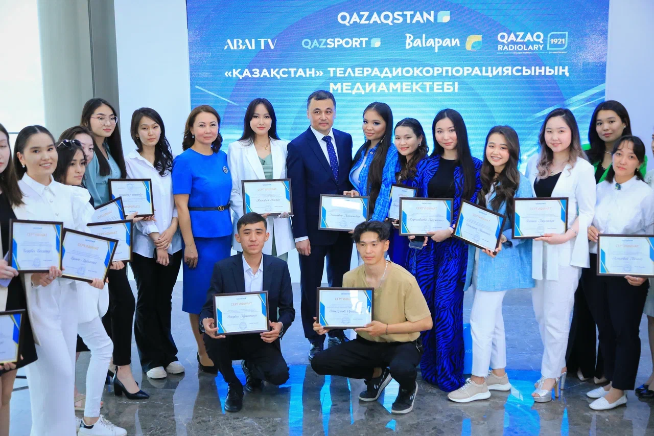 Mektep bitirgenderge sertıfıkat berildi