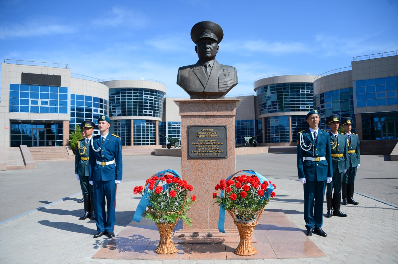 «Saǵadat saıabaǵyna» qoıylǵan gúl shoqtary